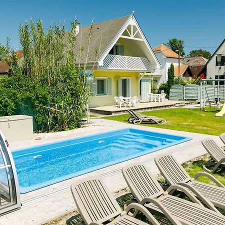 In 38170 Semesterbostad Balatonmáriafürdő